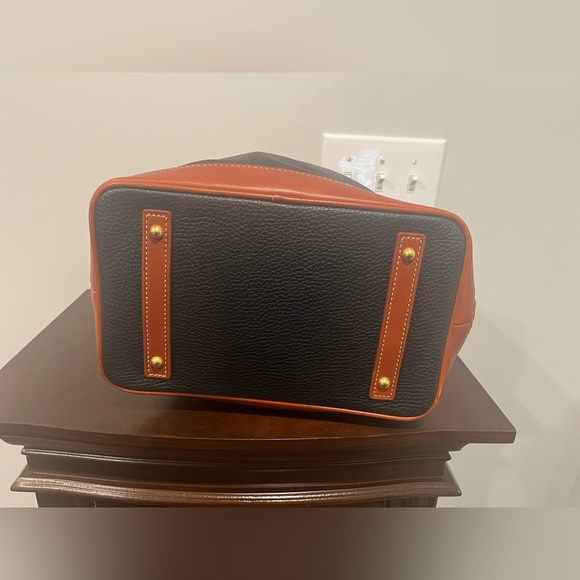 🖤 Authentic Dooney and Bourke Dillen Drawstring Bag 🖤 - Picture 7 of 13